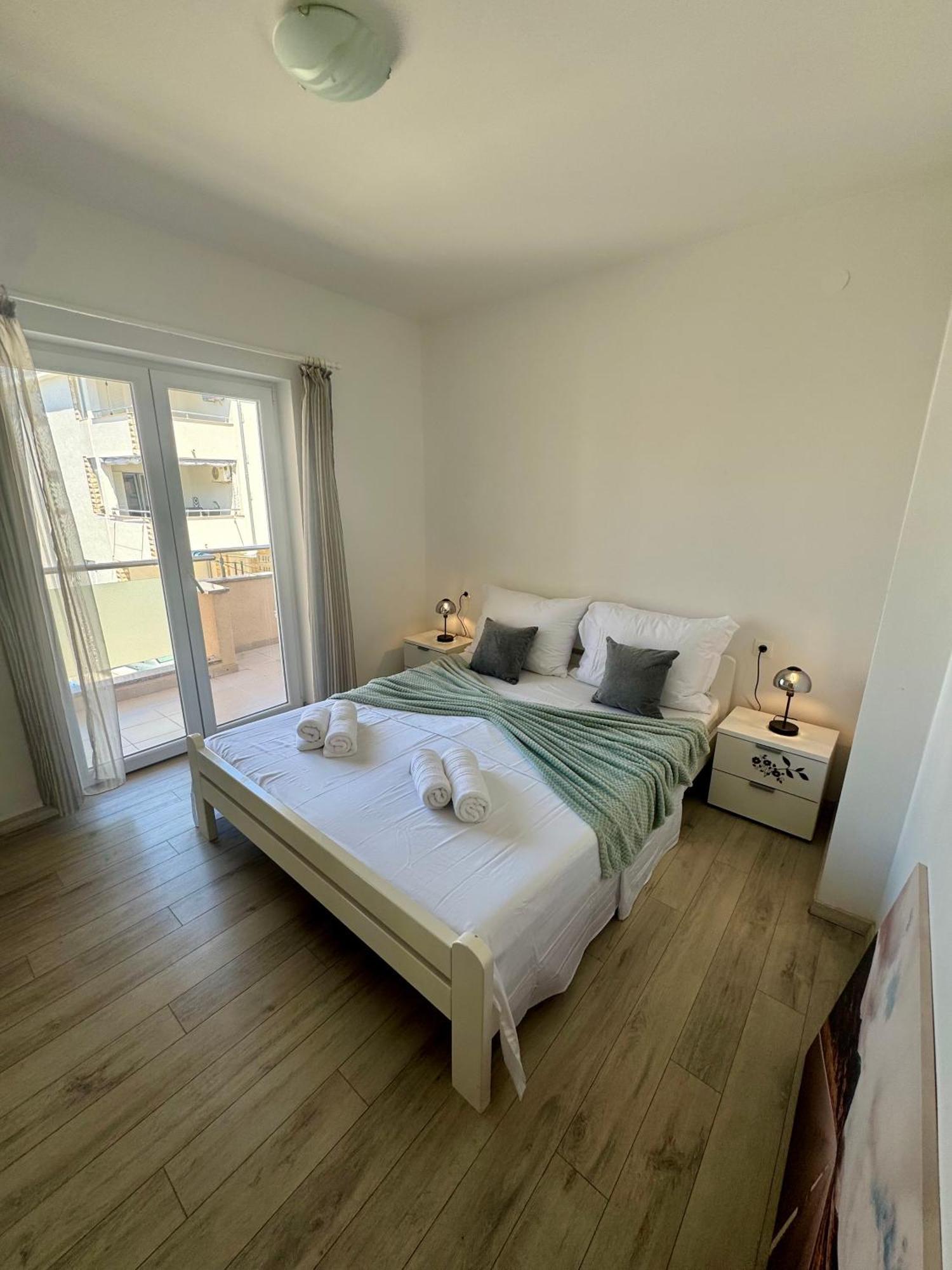 Apartments Toma Novalja Eksteriør bilde