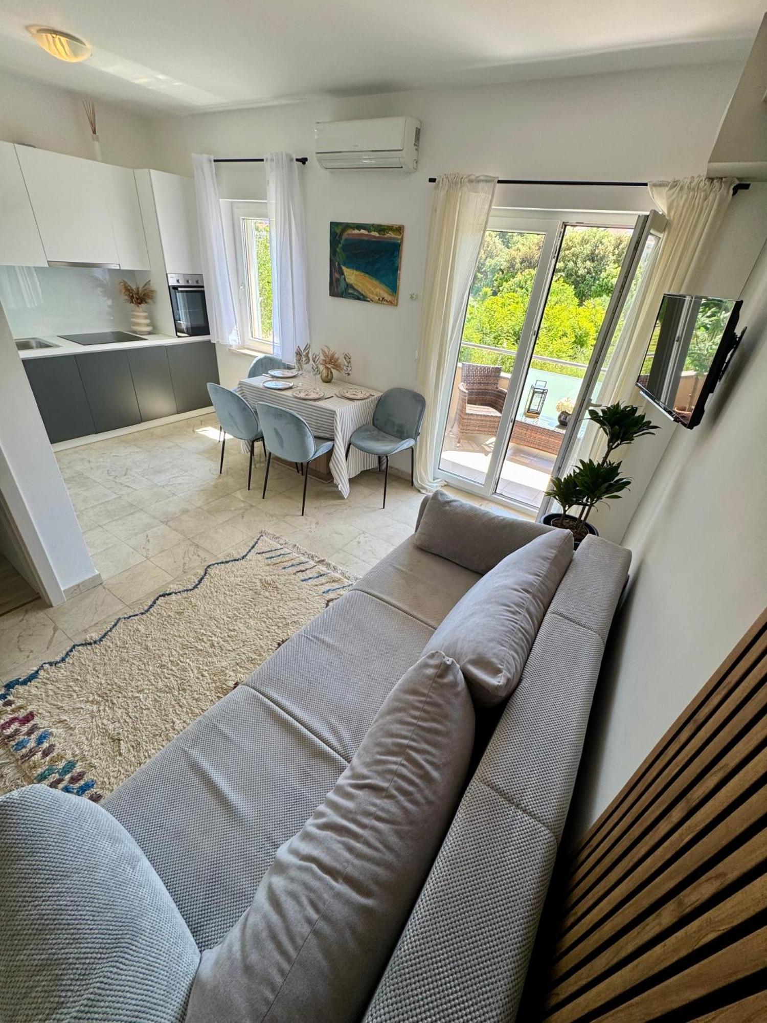 Apartments Toma Novalja Eksteriør bilde